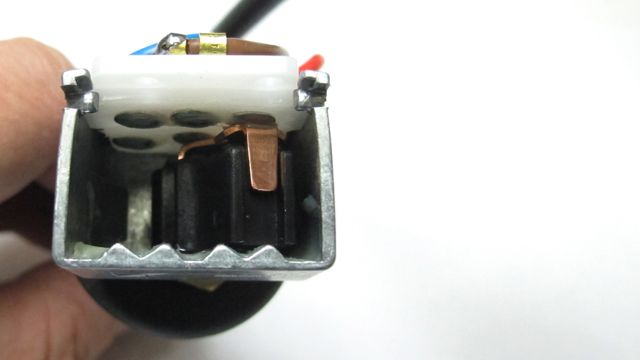 AMR6104 ヘッドライトスイッチ ディフェンダー - BPJ 英国四輪